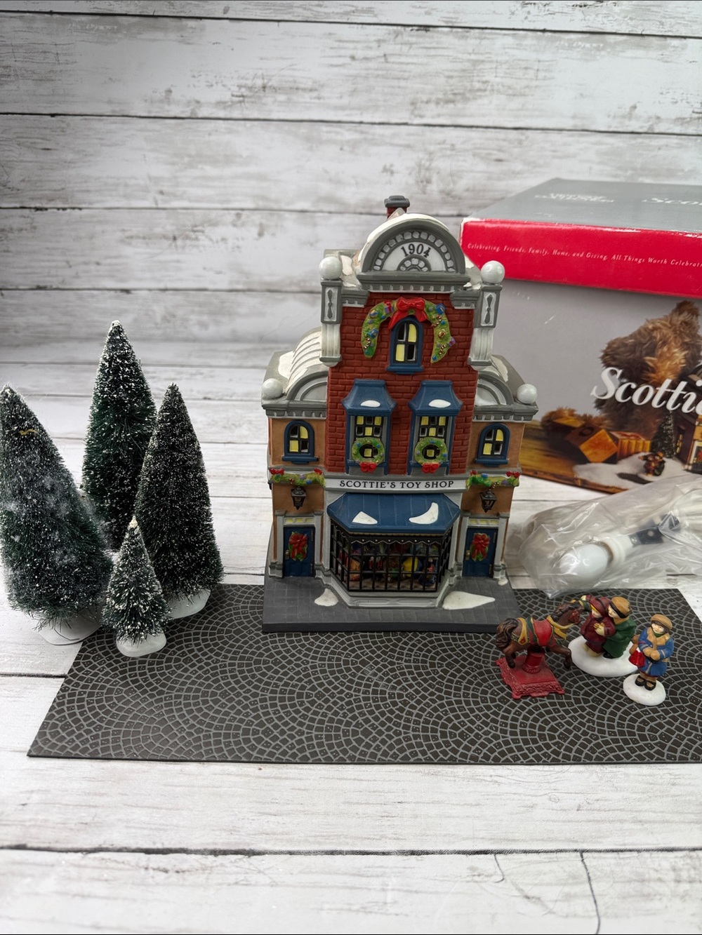 Dept 56 Scotties Toy Shop gift set Christmas in the city village